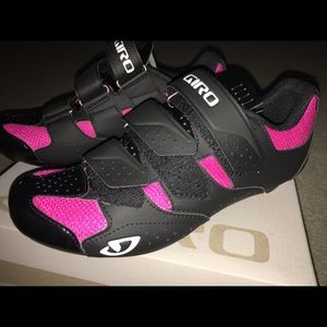 NEW in box SPIN CYCLING shoes size 7.5 (40)